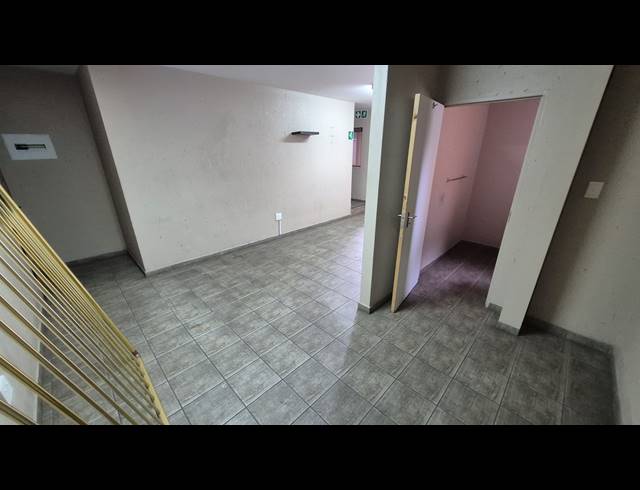 290M² WAREHOUSE FOR SALE IN APEX